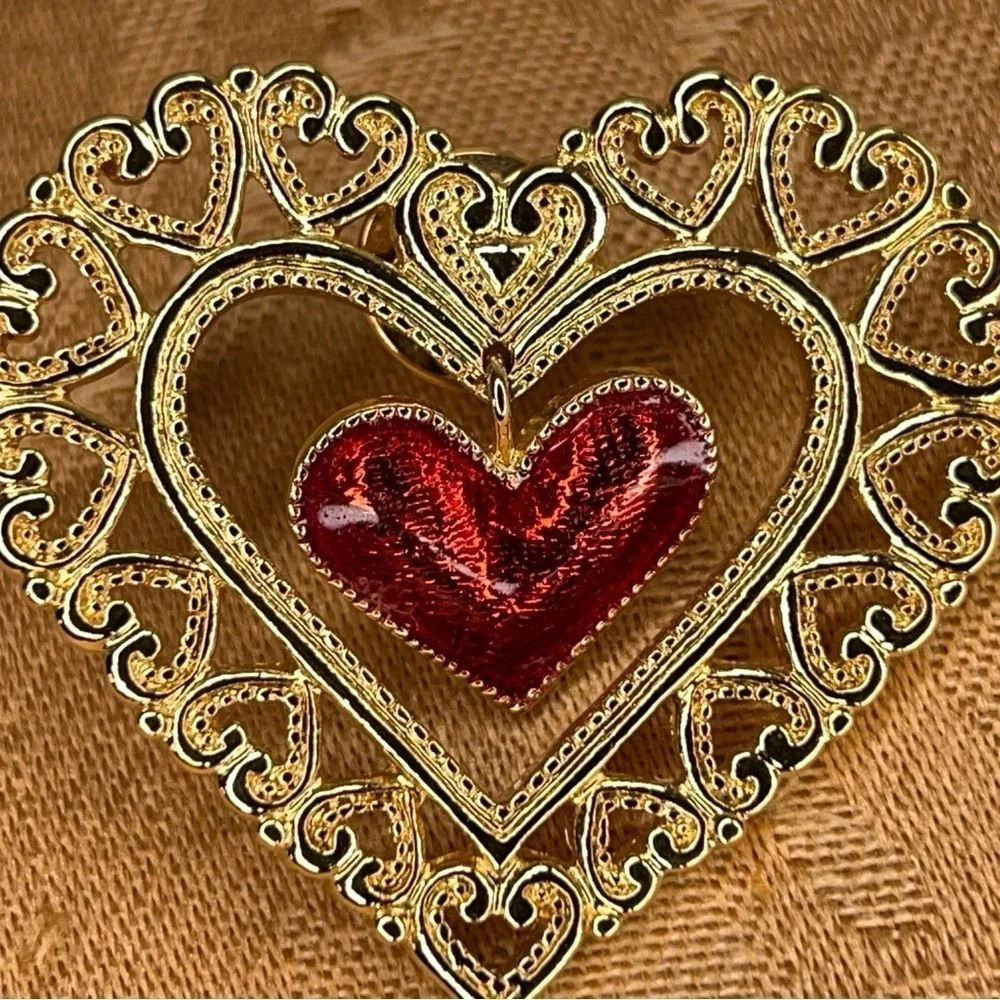 VINTAGE GOLD HEART BROOCH RETRO